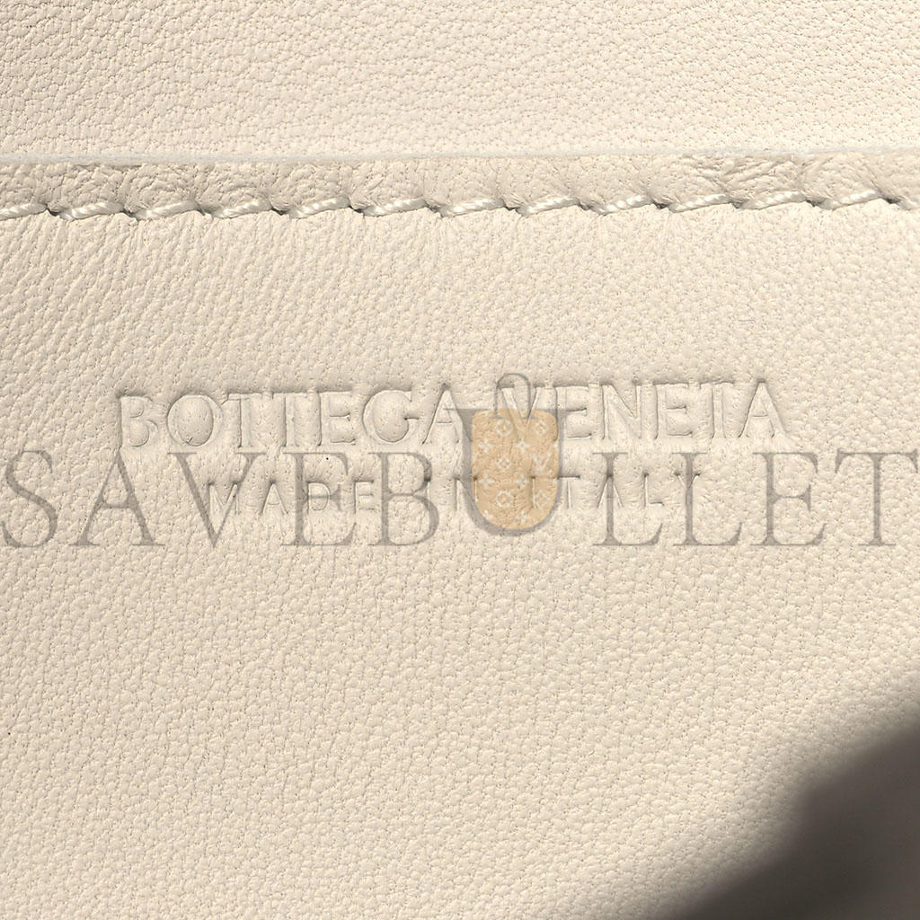 BOTTEGA VENETA LAMBSKIN MAXI INTRECCIATO SMALL CASSETTE CROSSBODY BAG WHITE (19*12*4cm)